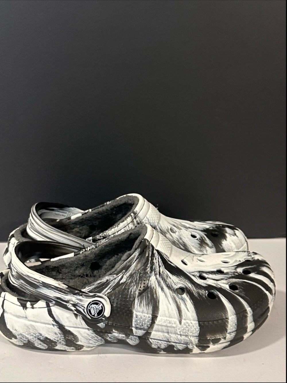 Crocs Classic Marbled Clog Black White Lined Slip-On Shoes 207180 Women’s Size 8
